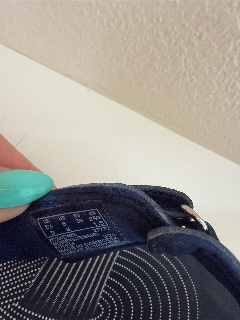 Clarks Navy Blue White-Trim Thong Sandals - Picture 8 of 10